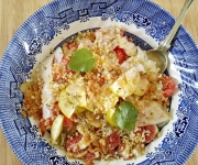 Salada de Bulgur, tomate e frutas