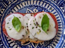 bruschetta de tomate e mozarrela