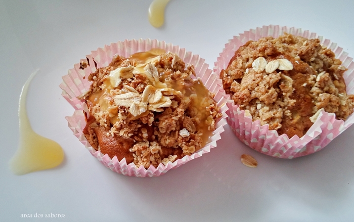 Muffins de maçã com crumble de aveia