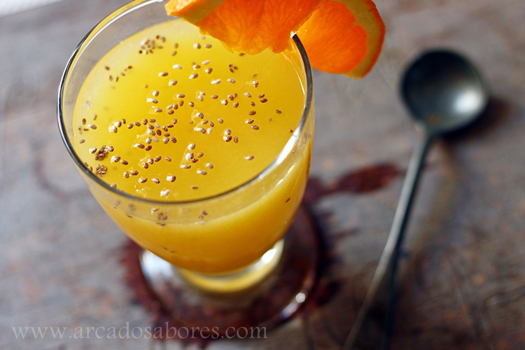 Gelatina caseira de laranja e sementes de chia