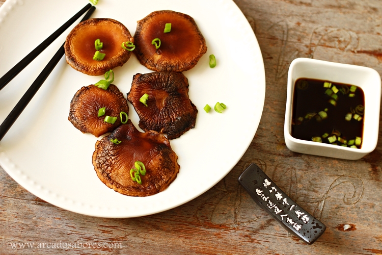 cogumelos shitake grelhados com molho soyo