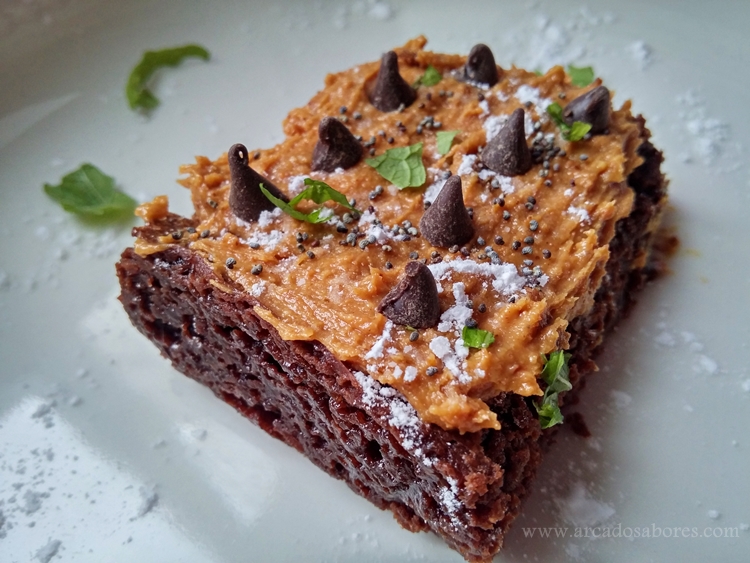 Brownie de chocolate e amendoim