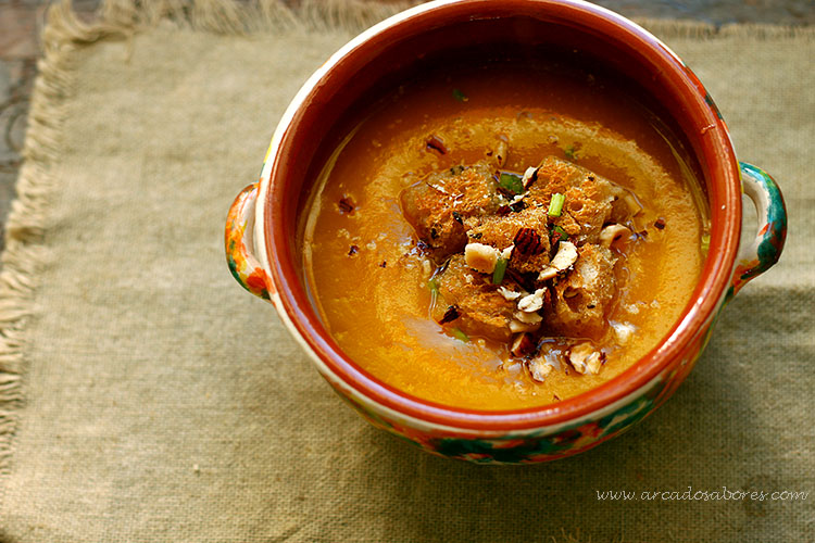 Sopa de abóbora com avelã