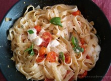 massa com tomate e mozarella