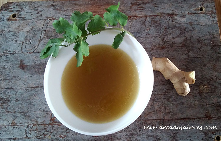 Caldo de galinha caseiro (rápido de preparar)