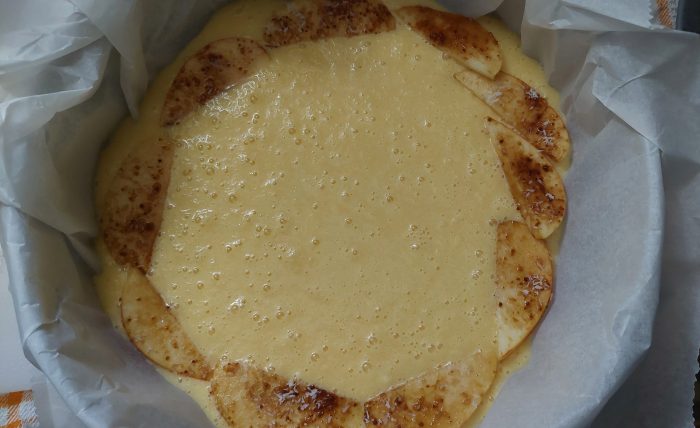 bolo sem farinha de coco e maçã. Opção saudável para quem é intolerante ao glúten.