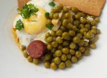 Receita de Ervilhas com ovos escalfados e Chouriço