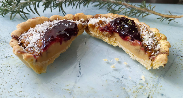 tartelete de massa areada com recehio de creme de pasteliro